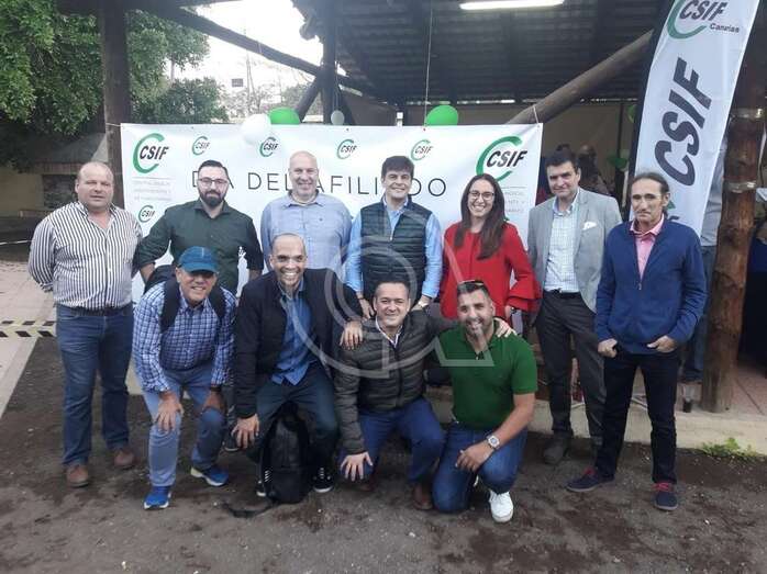 Grupo de asistentes a la fiesta (Foto TA)